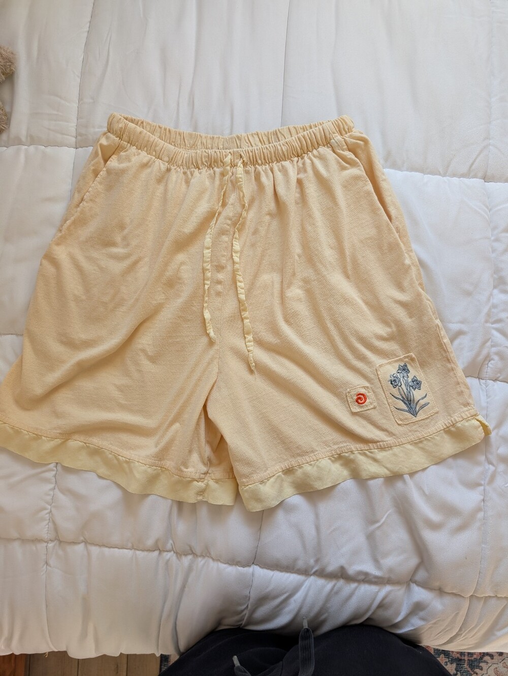 C.C. Collection Vintage Butter Yellow Lounge Shorts with Floral Patchwork Sz XL
